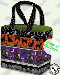 Fangtastic Free Tote Pattern by Henry Glass & Co., Inc.